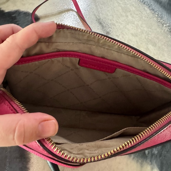 Michael Kors hot pink jet set crossbody and wallet set - Picture 4 of 7